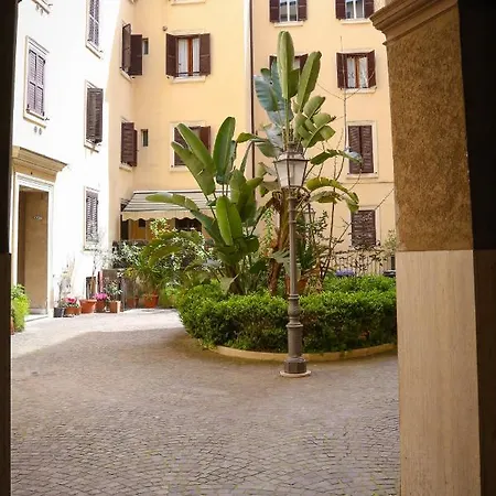 Mama House 4*