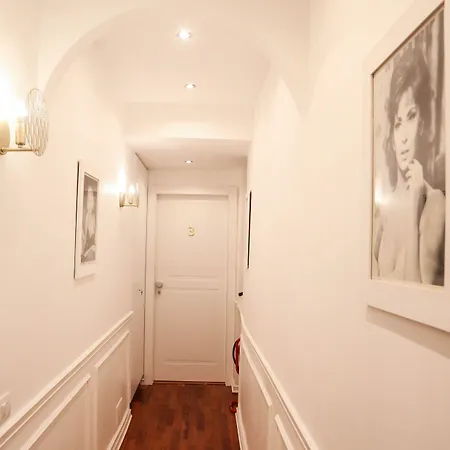 Bed and breakfast Mama House 4*